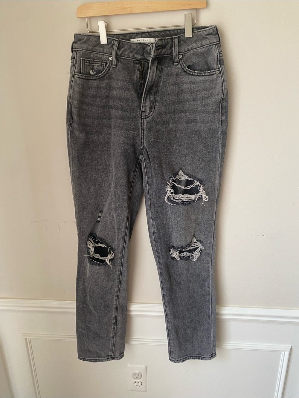 PacSun Women’s Distressed Gray Straight Leg Jeans